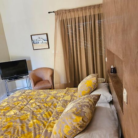Bed and Breakfast Les Cypres Эль-Джадида Экстерьер фото